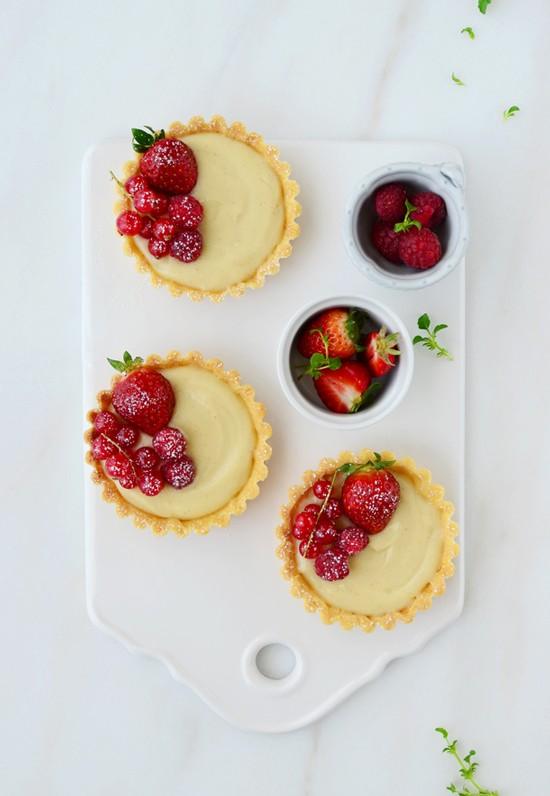 Tartaletas-de-crema-pastelera-con-frutas2-rojas