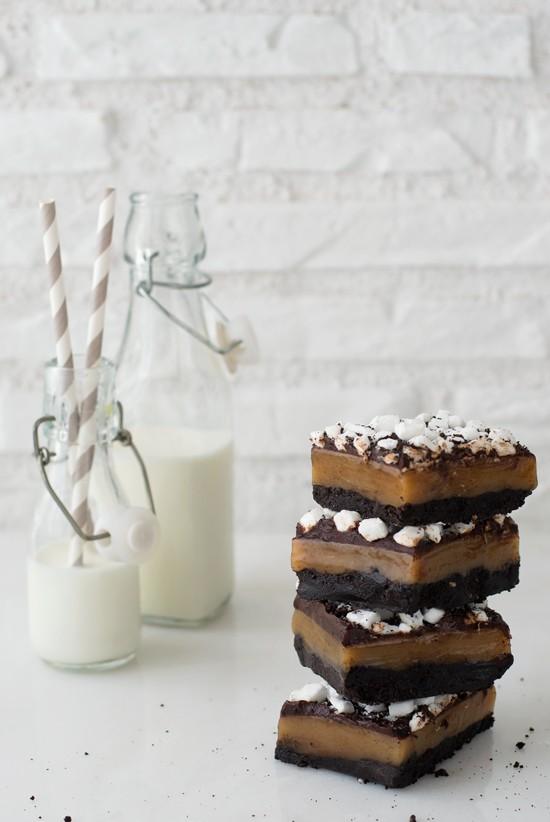 Barritas de oreo,caramelo,chocolate y nubes