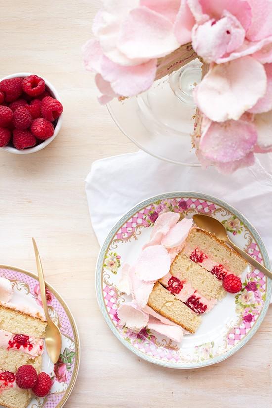 Pastel agua de rosas y frambuesas 3