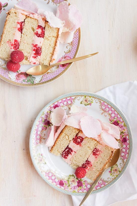 Pastel agua de rosas y frambuesas 1