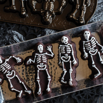 Molde 4 cavidades Spooky Skeleton Cakelet Nordic Ware