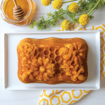 Molde Honeycomb Loaf Pan Nordic Ware