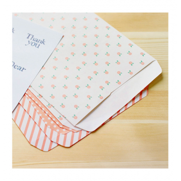 Pack de 6 sobres estampados surtidos con etiquetas modelo Pink Ribbon.