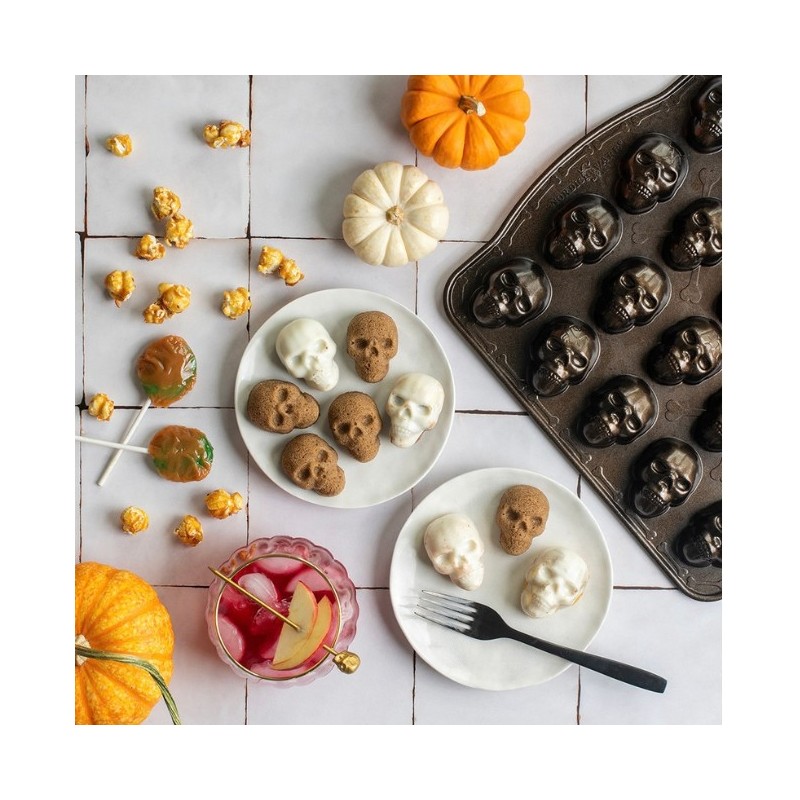 Molde Skull Bites Calaveras Nordic Ware