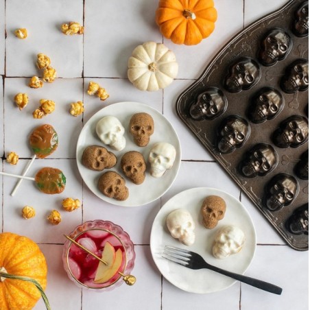 Molde Skull Bites Calaveras Nordic Ware