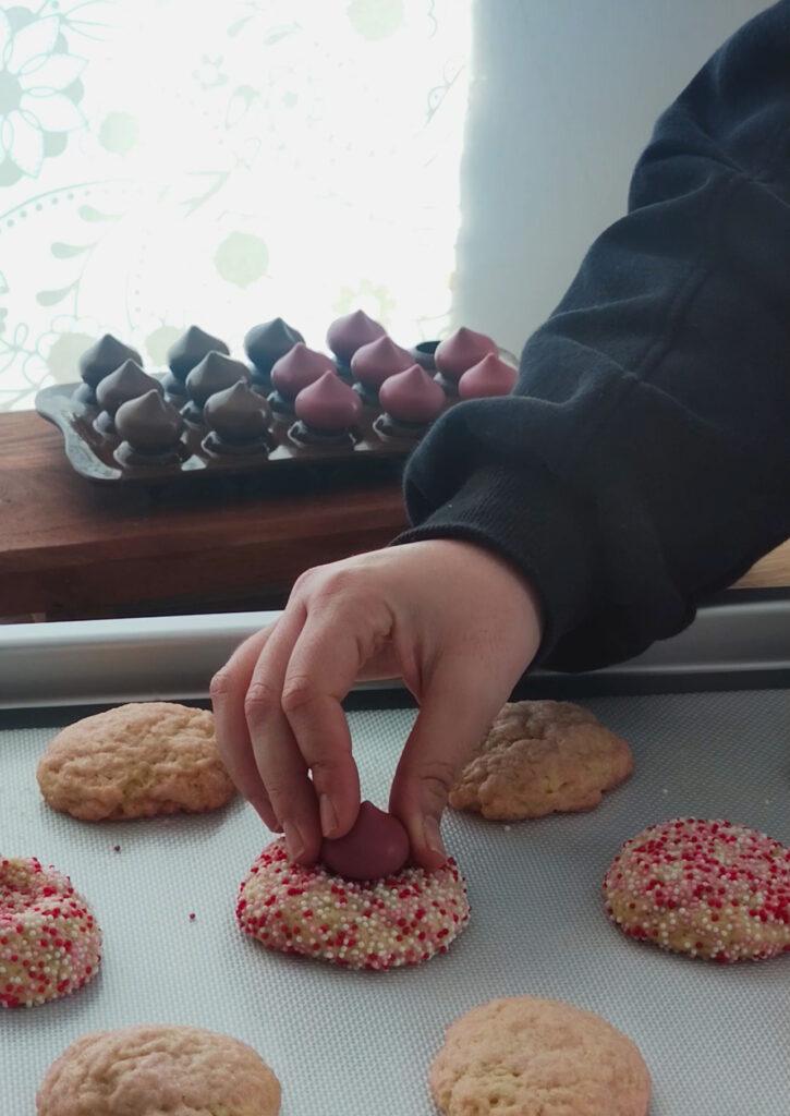 Receta de galletas de San Valentín con Centro de Beso Receta de galletas de San Valentín con Centro de Beso